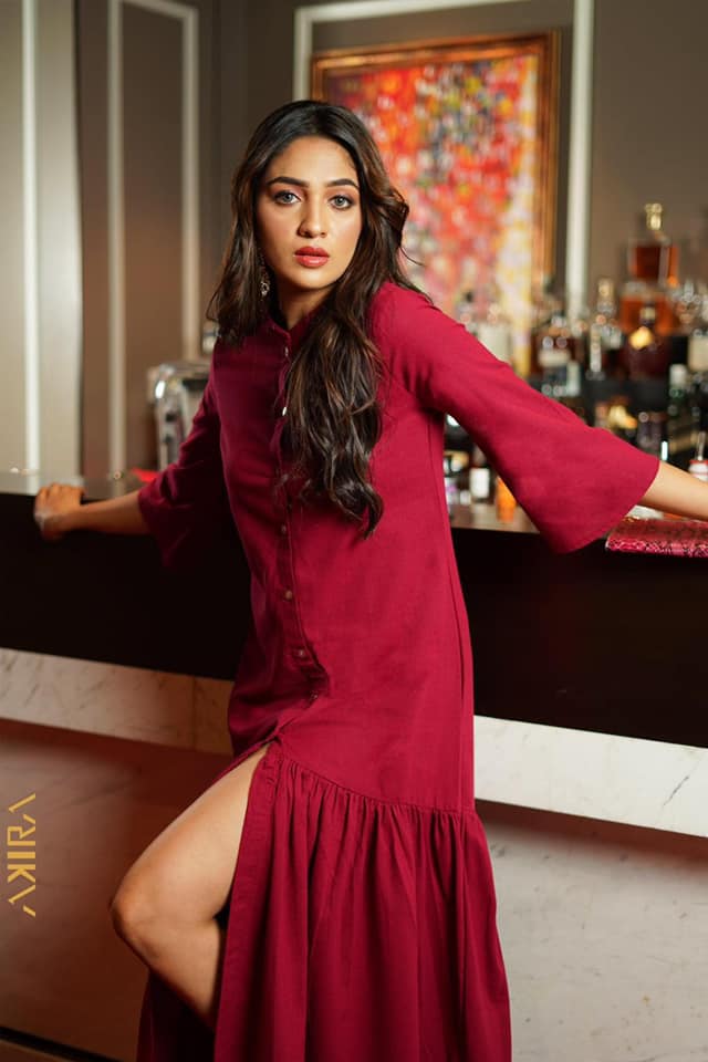 Kelly Slit Detail Dress