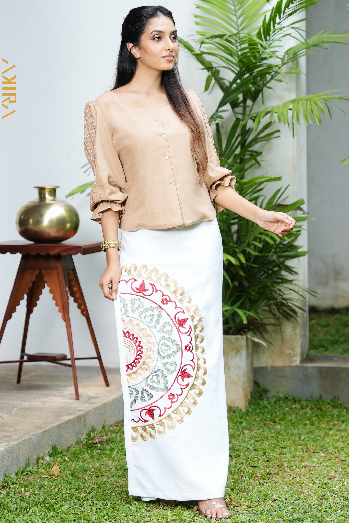 Kristina Detail Top and Embroider Detail Lungi